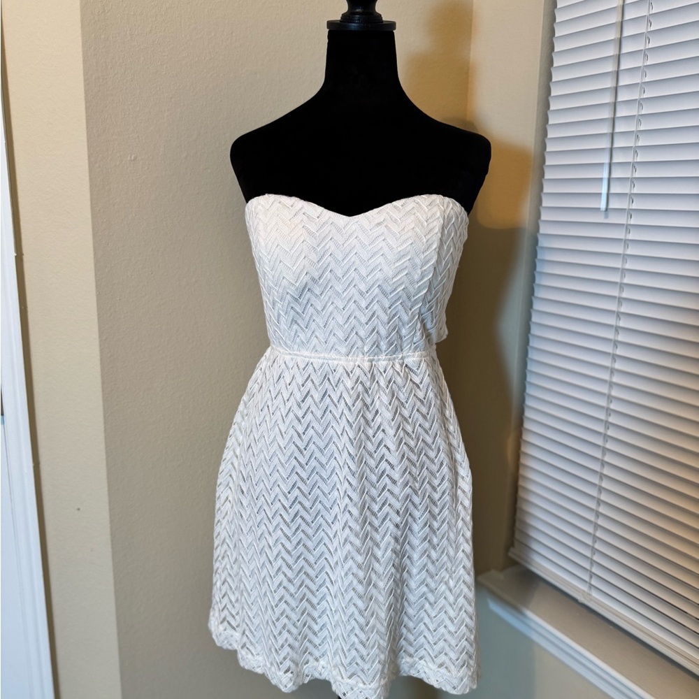 Elegant White Strapless Dress